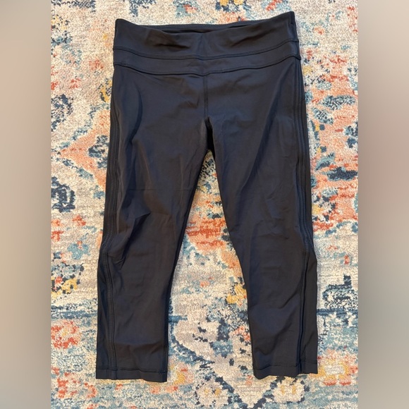 lululemon athletica Pants - Lululemon Black Cropped Leggings
Size 6